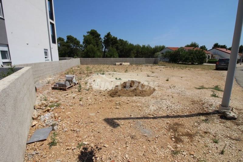 Building land with building permit. - 3