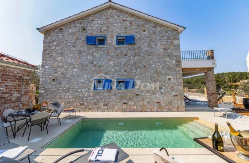 Luxusní kamenná vila s bazénem na Pašmanu !!! - 1