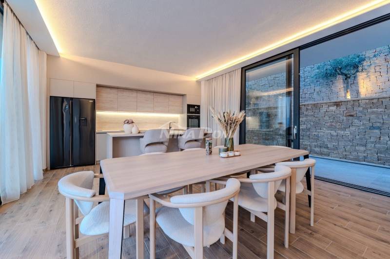 Vila s panoramatickým výhľadom na druhej strane ostrova Ugljan - 11
