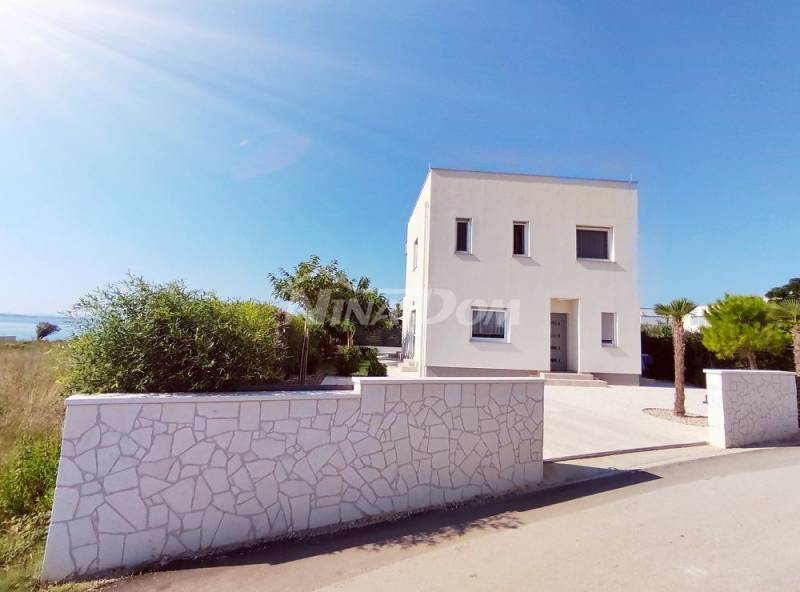 Villa with a pool 130 meters from the sea and the beach - 4