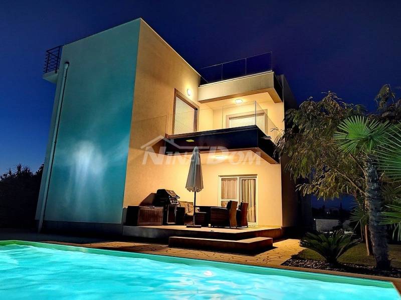 Villa with a pool 130 meters from the sea and the beach - 5