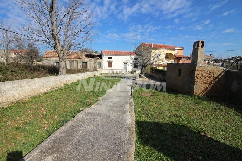 House in the village of Vir