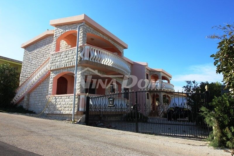 House in the village of Vir