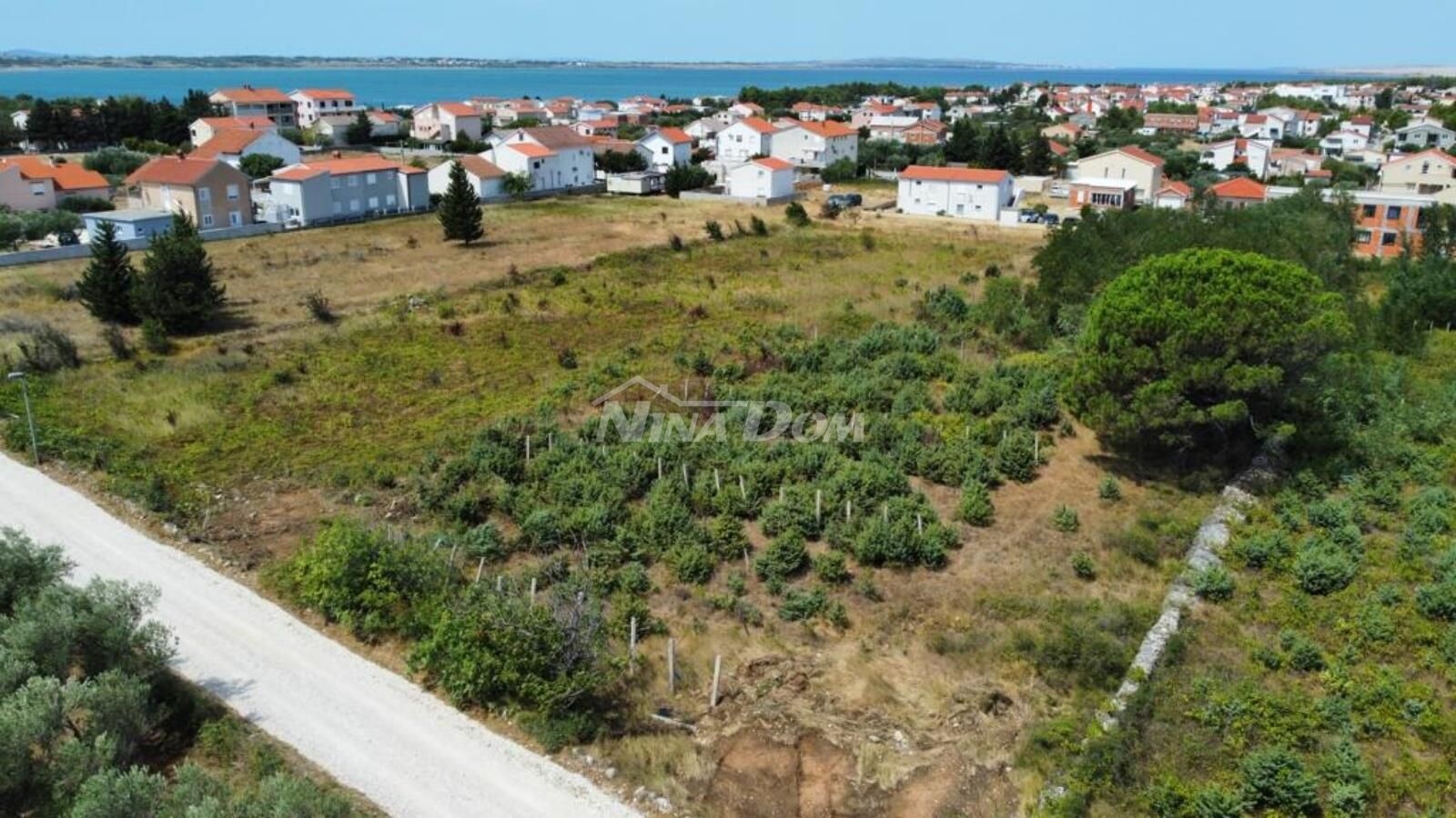 Stavebný pozemok Vrsi - za samostatne stojacou vilou - výhľad na more