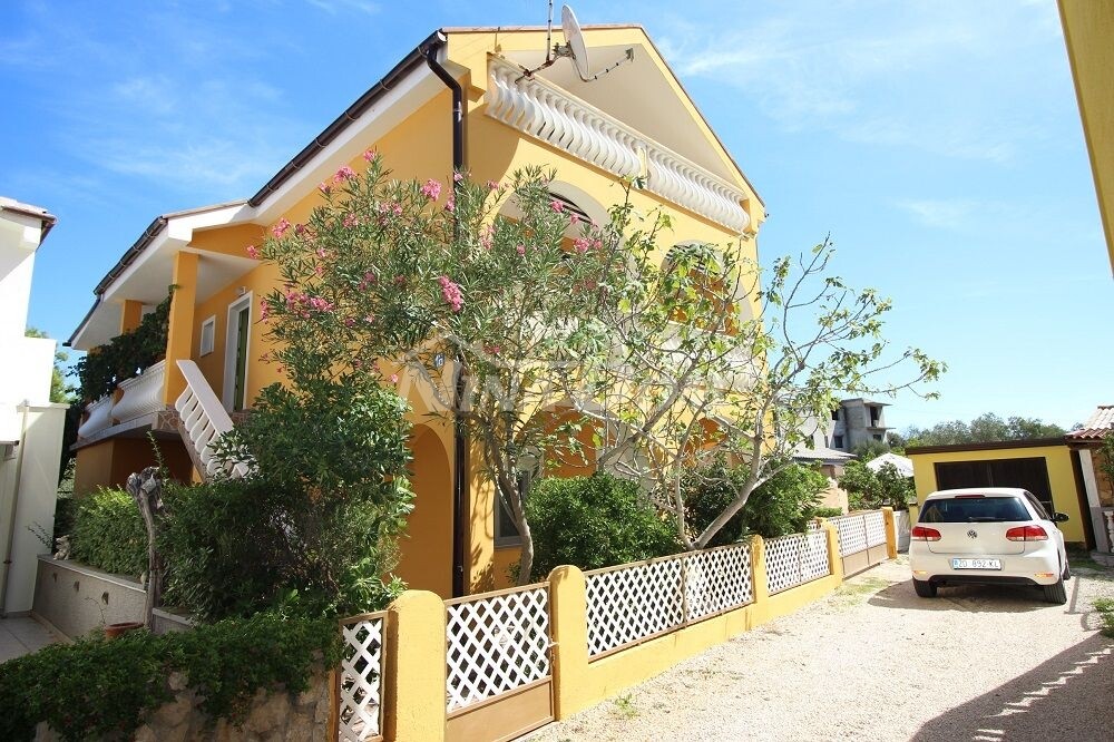 Detached property near the center, 400 meters from the sea.