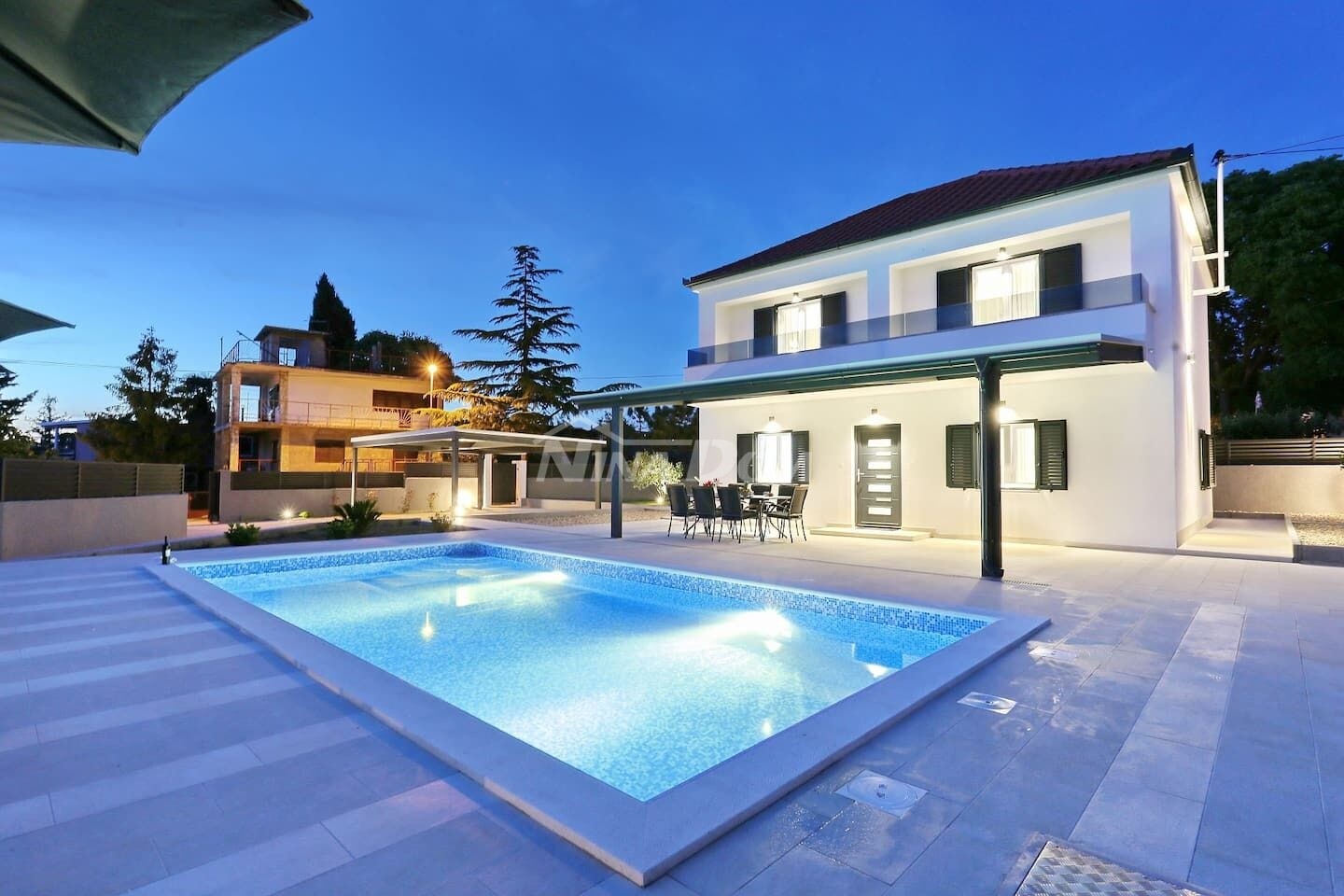 Luxusní dům s bazénem a velkou zahradou v Bibinje