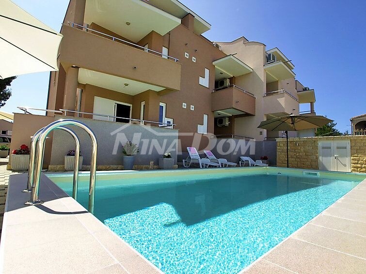 DOUBLE VILLA WITH 6 APARTMENTS - NIN -150 M FROM THE SEA