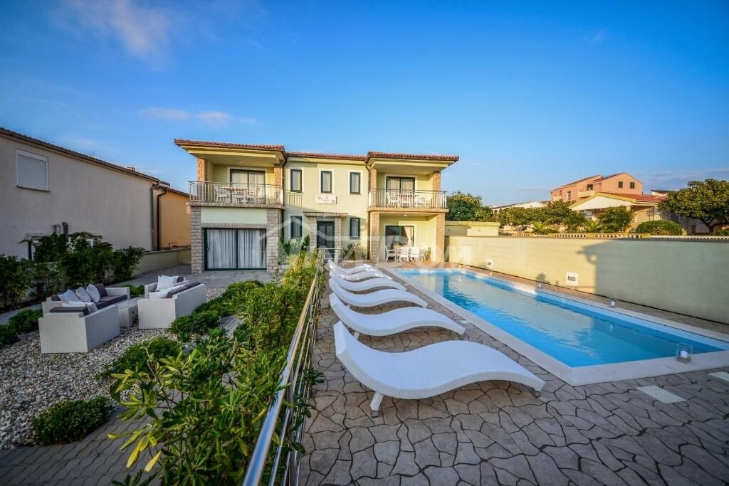 Luxury villa with pool! 2 ROW TO THE SEA! Exclusive location