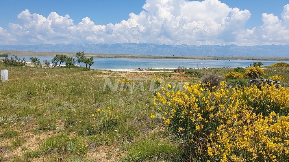 Plot of land 300 m2, preparation of UPU required and 70 meters to the sea.