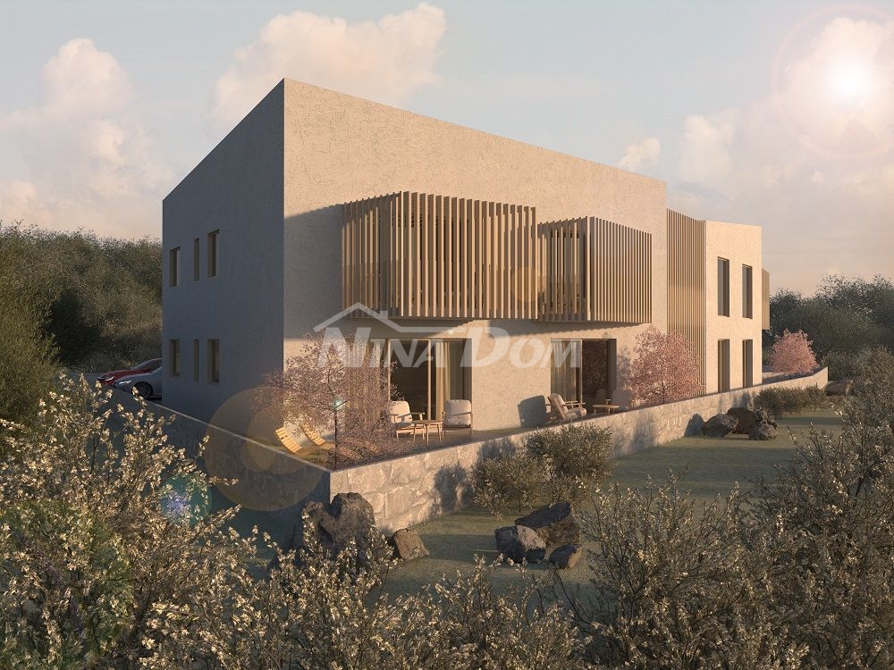 Apartmán E4, dve spálne, na prvom poschodí, v blízkosti centra, 400 metrov od pláže Jadro