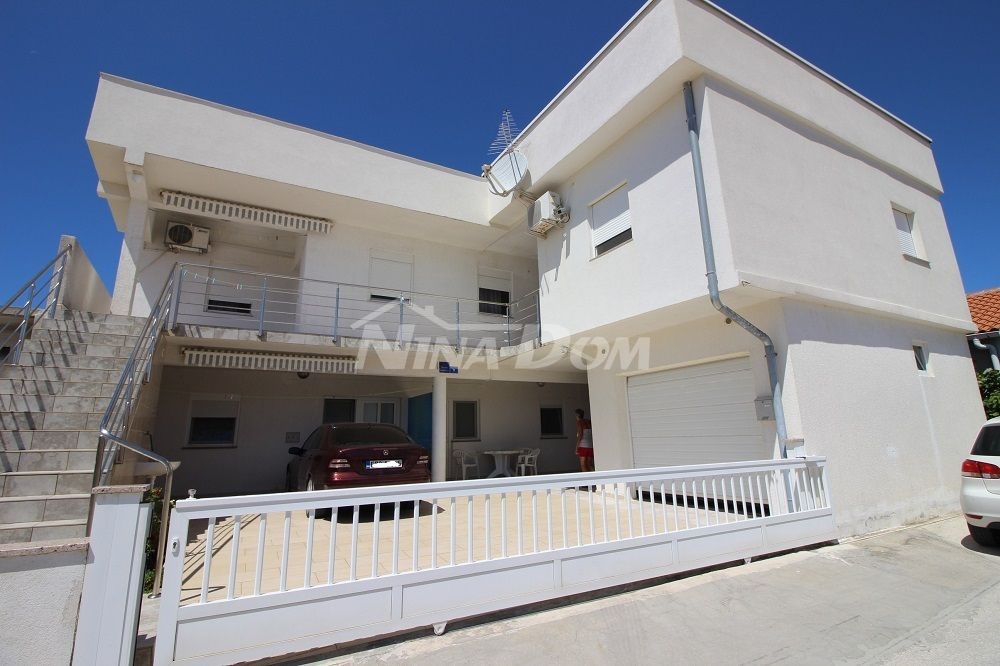 Apartment house 400 meters from the sea