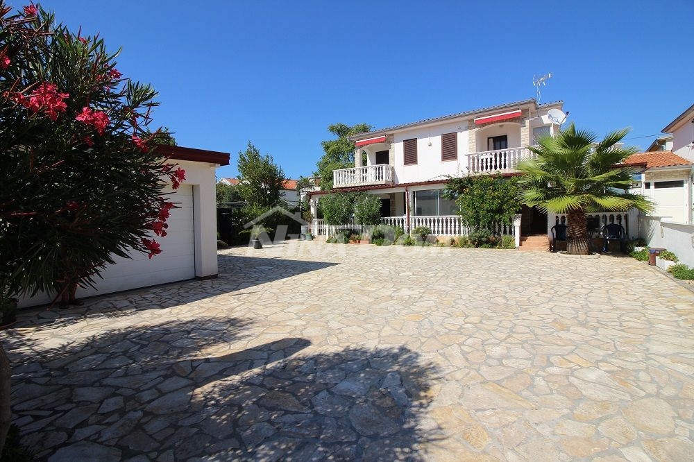 South side of Vir 4 apartments 80 meters to the sea