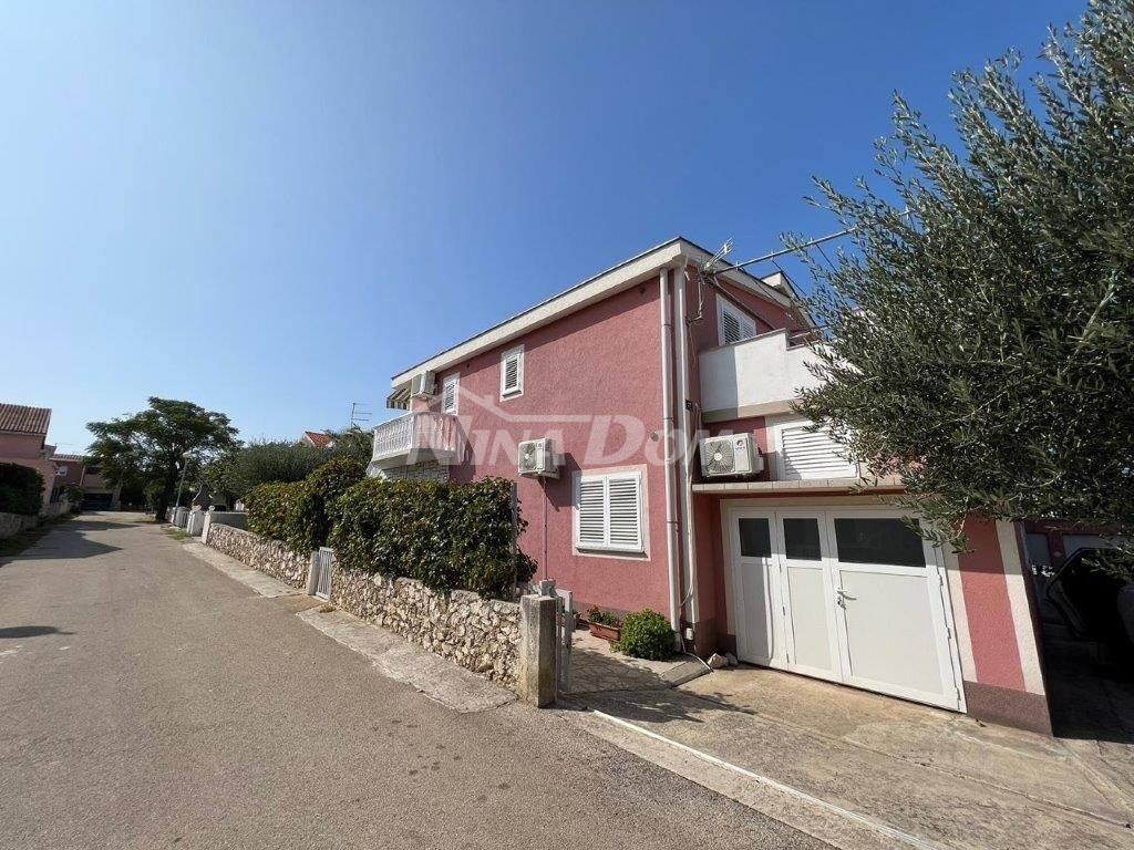 Detached family house with three residential units