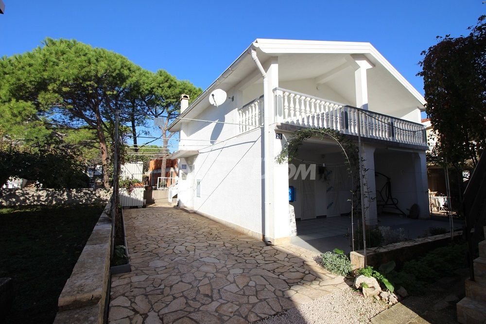 Family detached house with two residential units