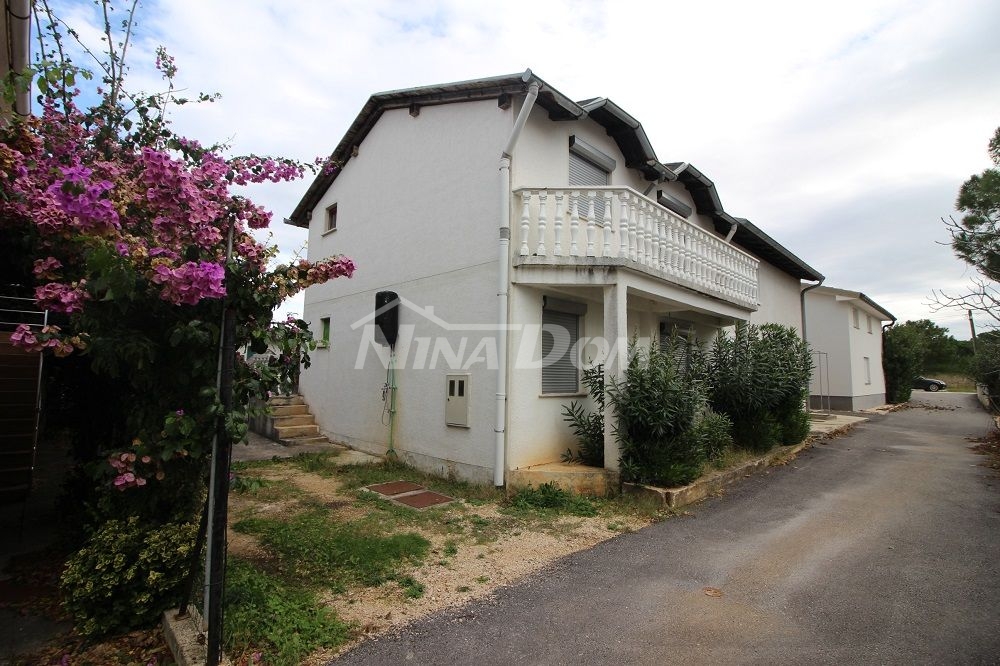 Semi-detached house with two apartments 550 meters from the sea.