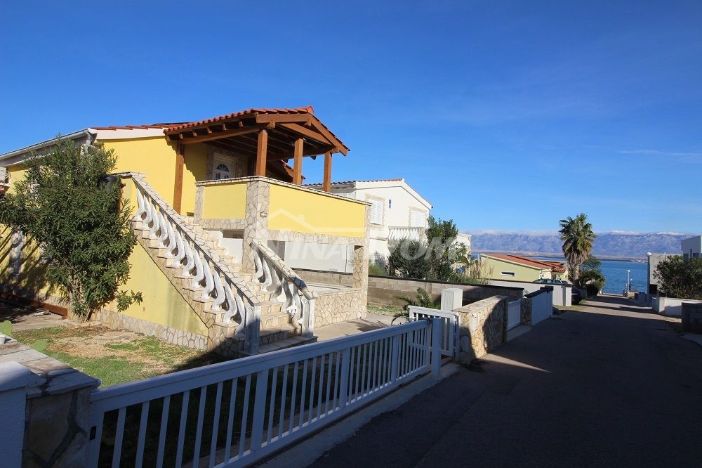 Detached house with a beautiful view of the sea