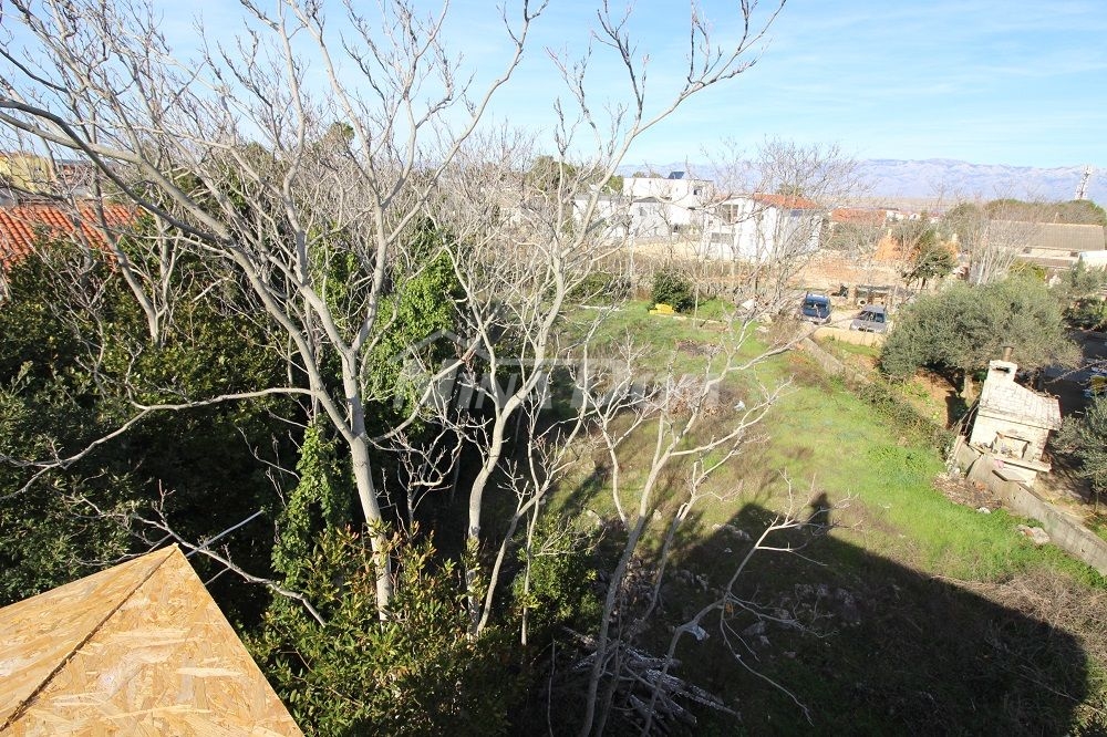 Building land in the center of the island of Vir 