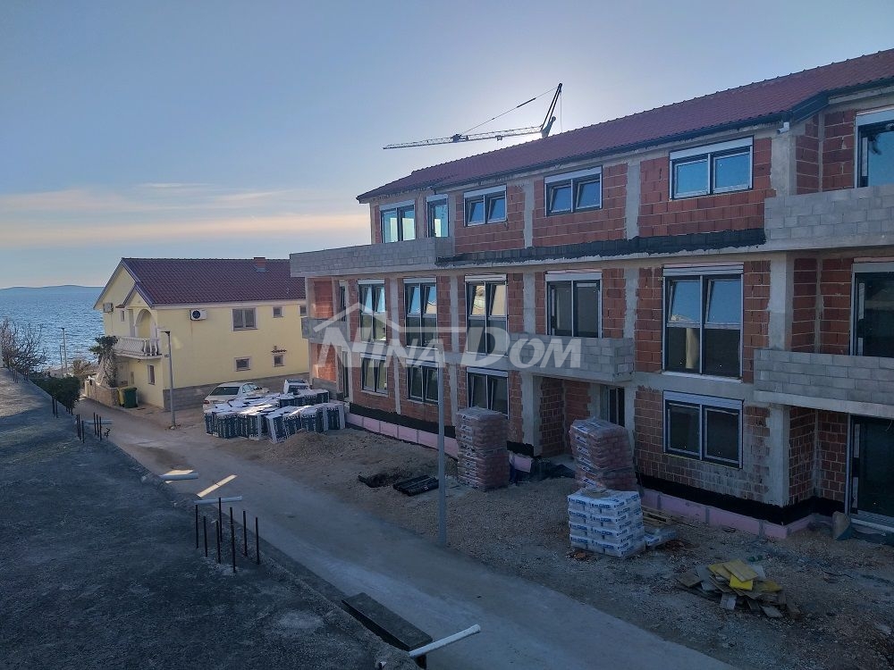 Apartman južna strana 25 met do plaže 91.83 m2.