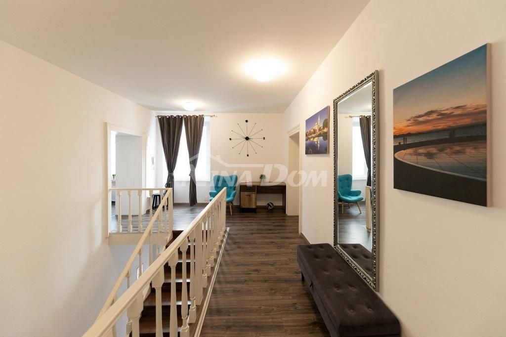  Luxusný 4-izbový byt v centre Zadaru