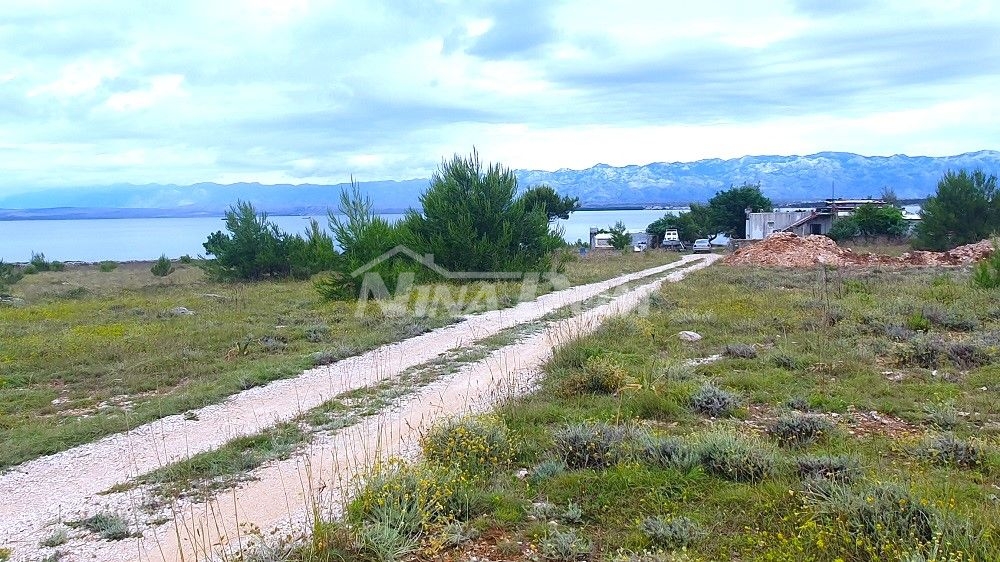 Stavebný pozemok 350 m2, 100 metrov. k moru