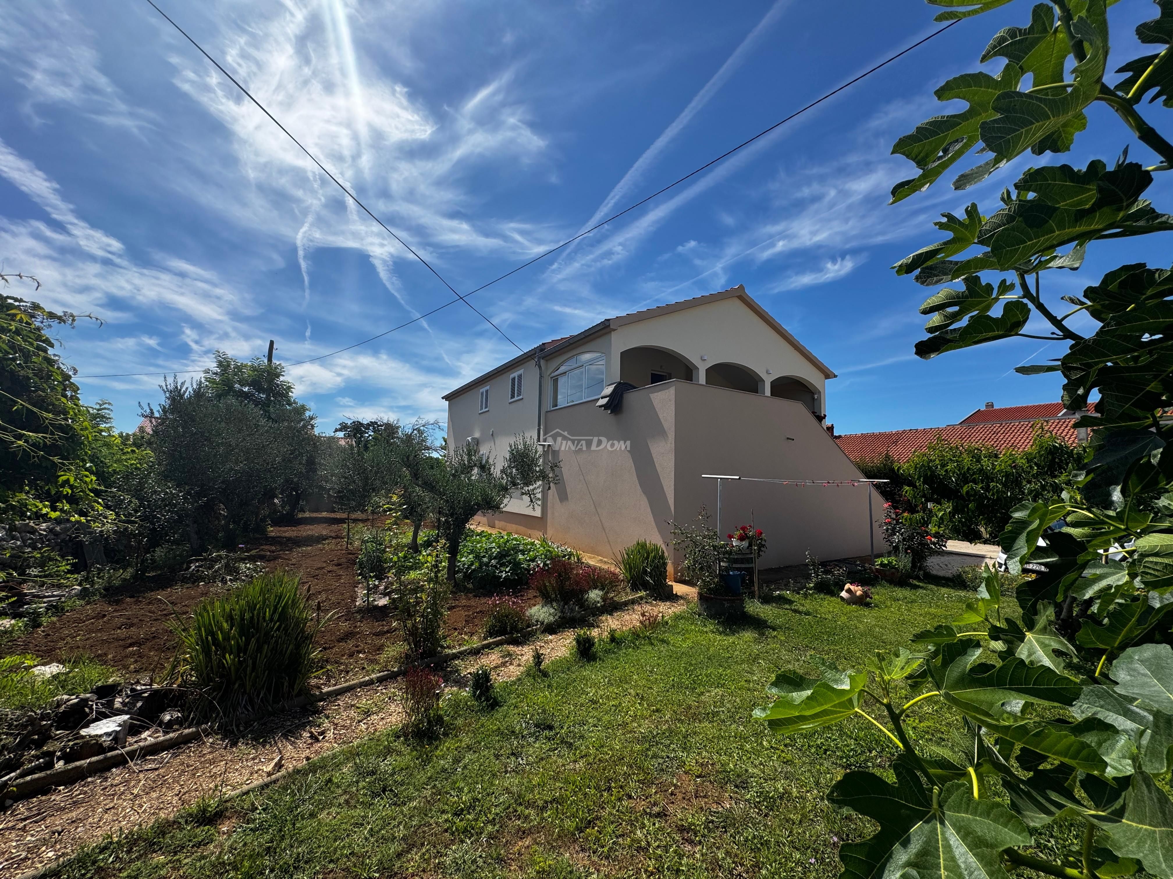 Apartment house Privlaka - town center - 300m from the sea