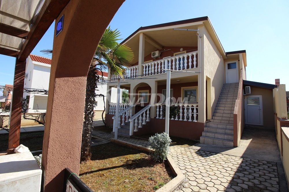 Rodinný dom s dvoma samostatnými apartmánmi s krásnou záhradou