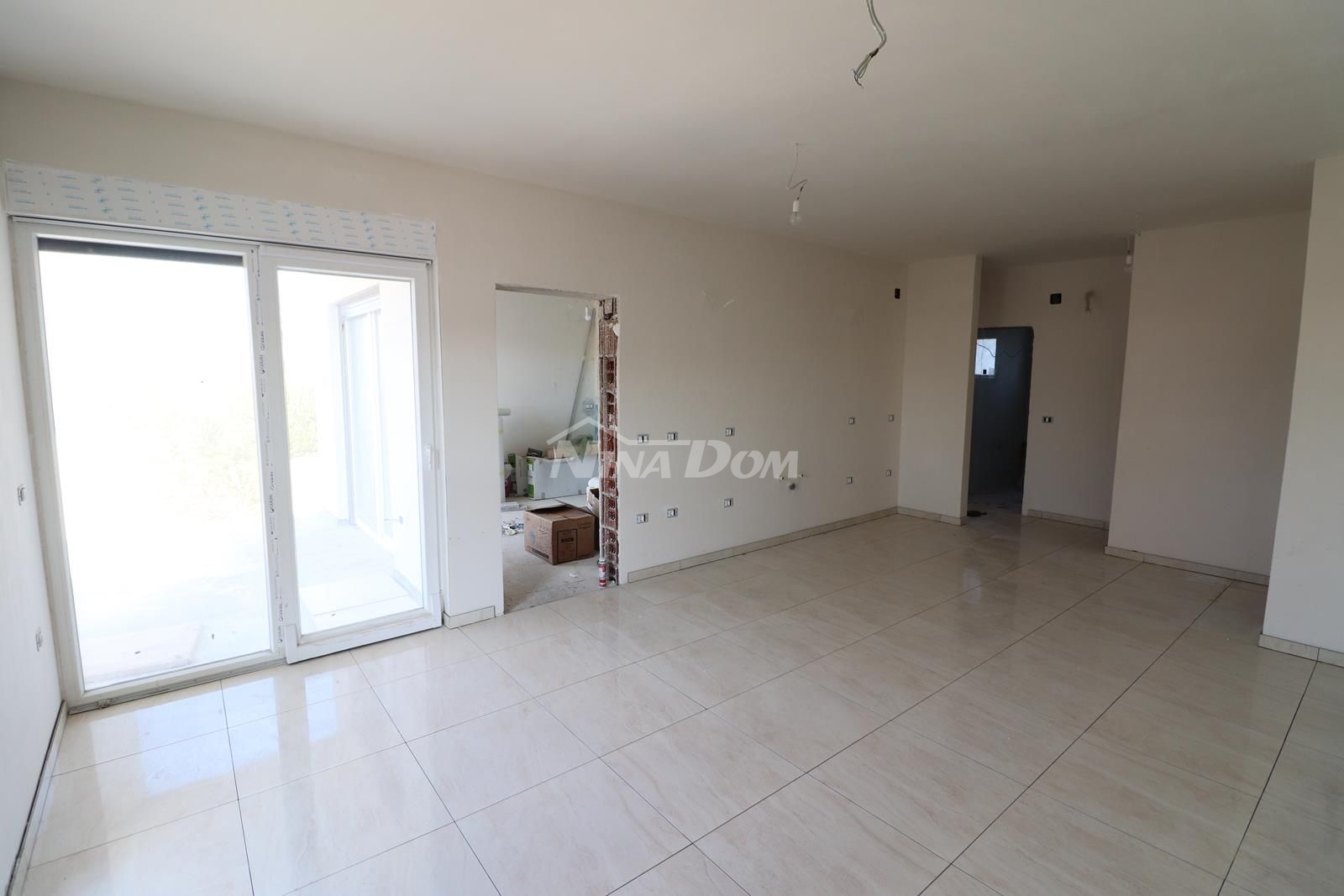 APARTMENT -NEW BUILDING- PRIVLAKA, BEACH 400 METERS