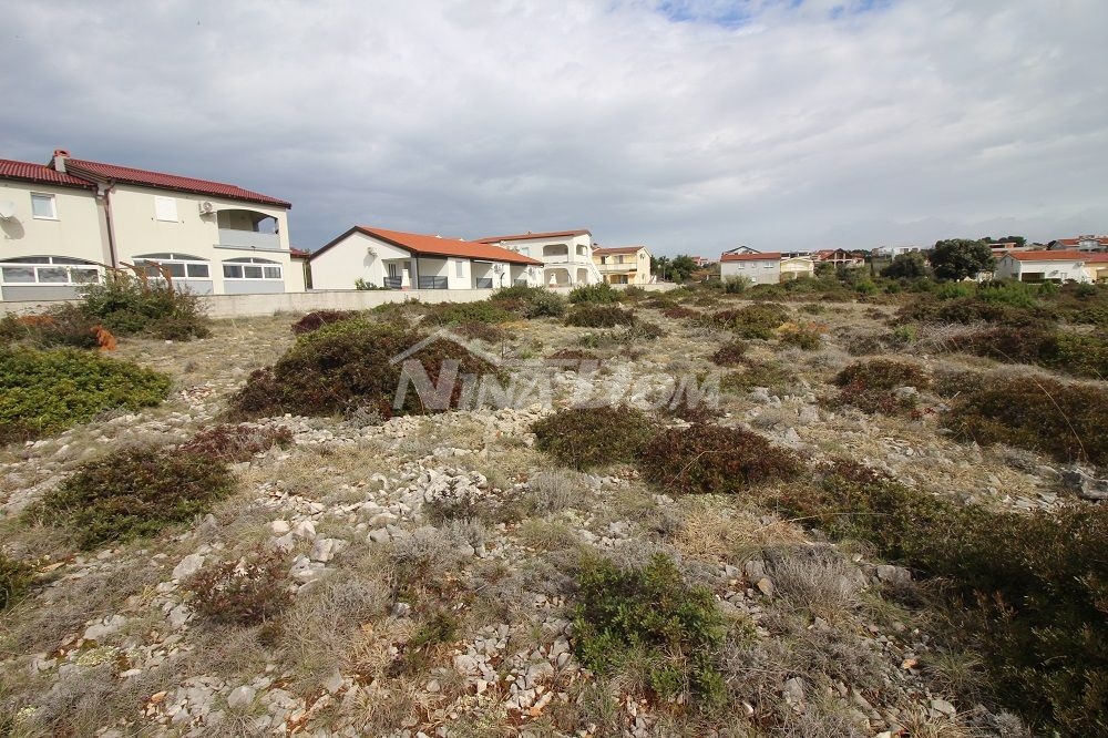 Poľnohospodársky pozemok vedľa zóny výstavby 3550 m2, 25€/m2