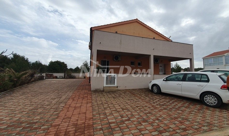 2-spálňový apartmán na prízemí.