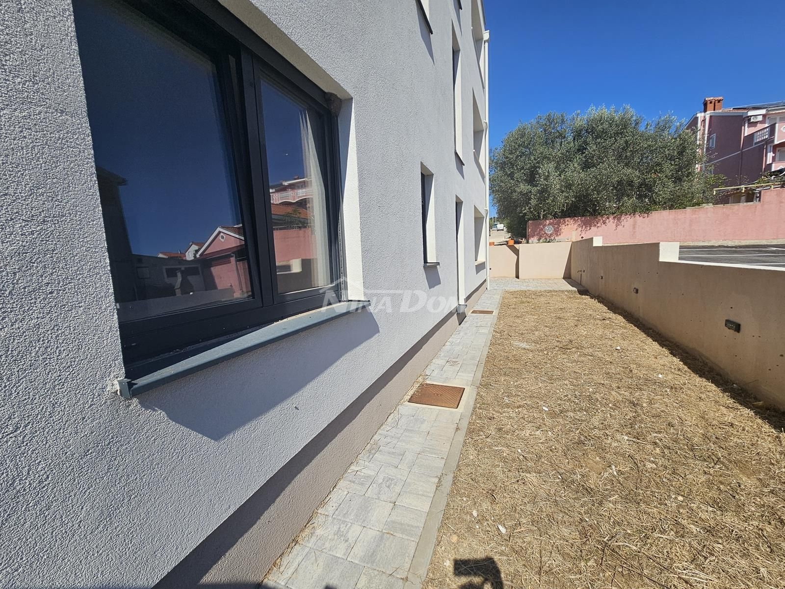 Borik, one-bedroom apartment with a spacious garden for sale