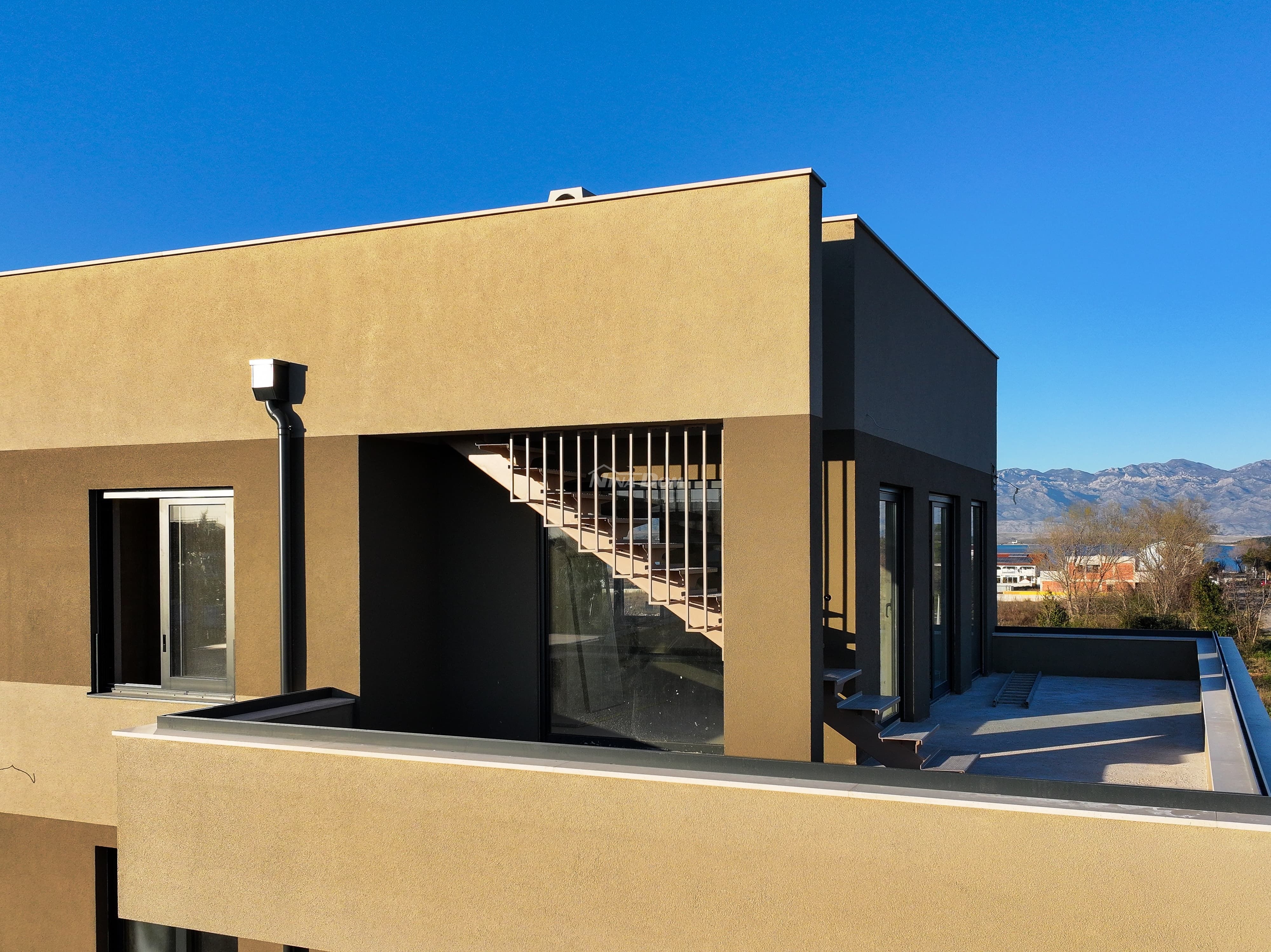 Penthouse with roof terrace and sea view - new construction