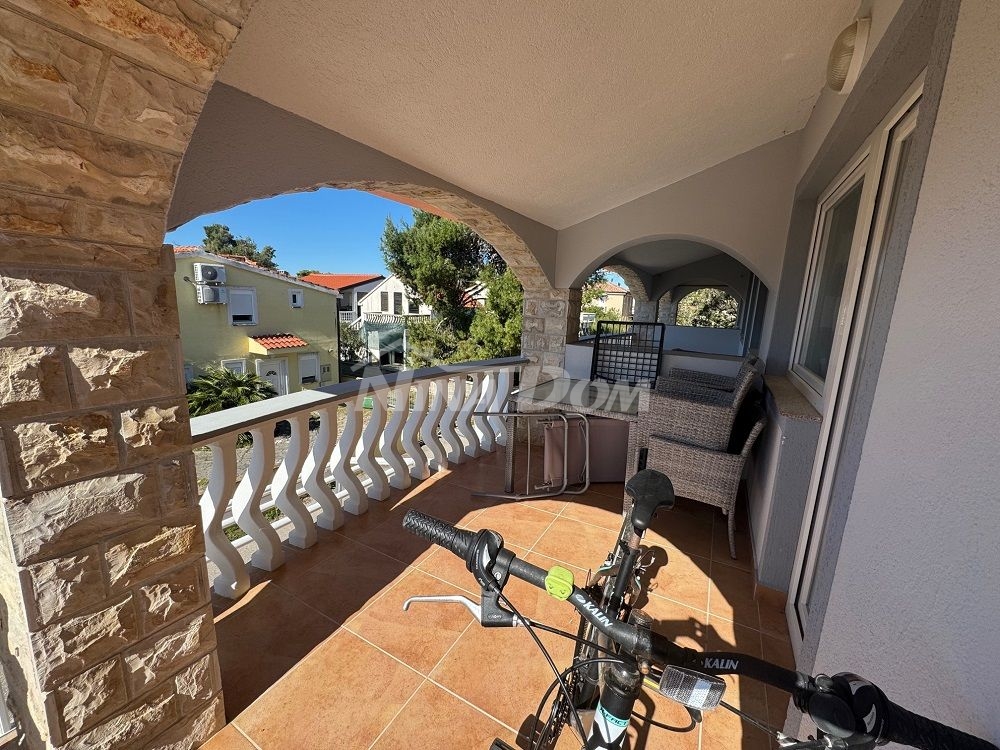 Apartment 60 m. to the sea, south side of Vir