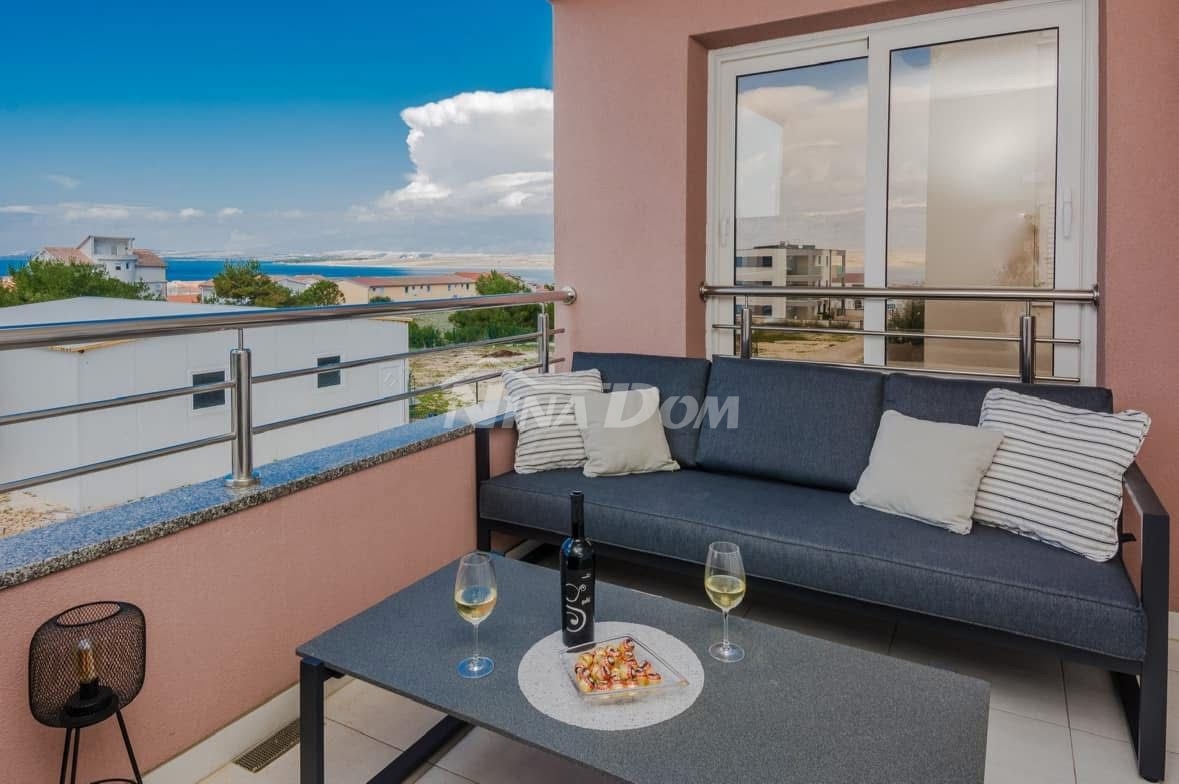Apartment house with three residential units, fully equipped.