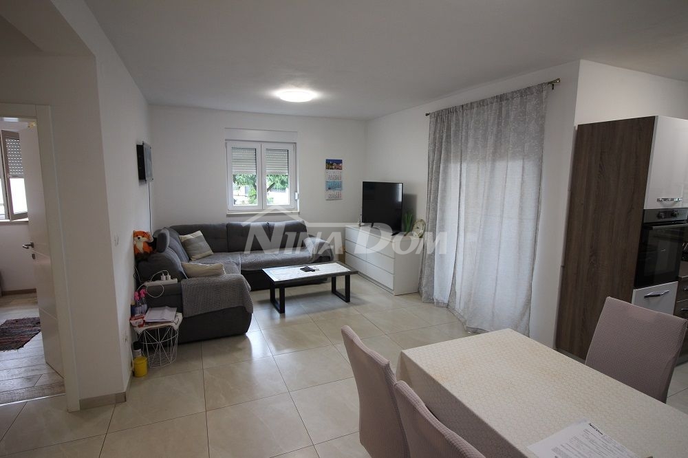 Apartmán na južnej strane 254 metrov od mora, voda a kanalizácia