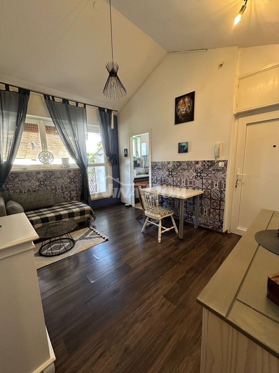 Zariadený byt 41,53 m² – 5. poschodie, balkón, výťah 