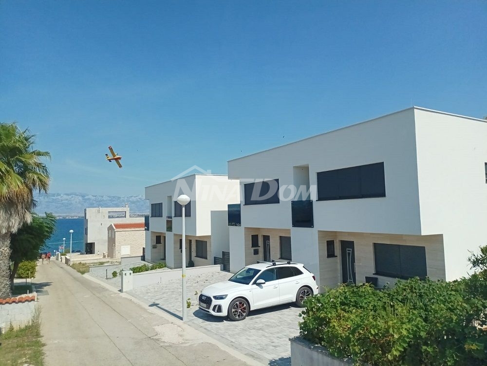 Lijepo uređena villa 80 met. do mora na mirnoj poziciji.