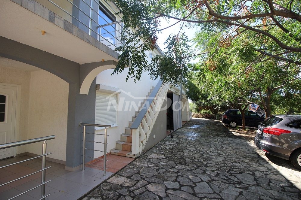 Apartman južna strana, etažirano s vodom i kanalizacijom., 